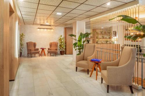 Madrid Airport Suites, Affiliated by Meliá