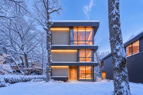 D Plus and E Plus Hakuba