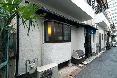 鶴Inn 天神橋六丁目駅徒歩1分 梅田 難波 天王寺へ直通 贅沢な和モダン一軒家 天神橋