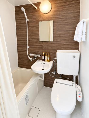 XLH3, Renovated in 2026, Sleeps 4, Double Bed and Double Sofa Bed, Near Shinjuku and Harry Potter Studio