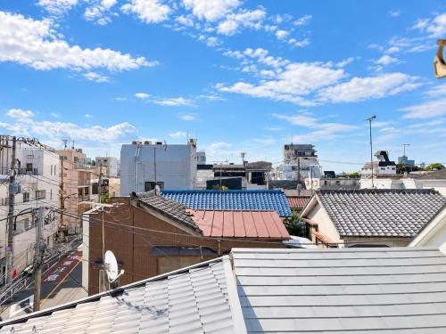 XLH3, Renovated in 2026, Sleeps 4, Double Bed and Double Sofa Bed, Near Shinjuku and Harry Potter Studio