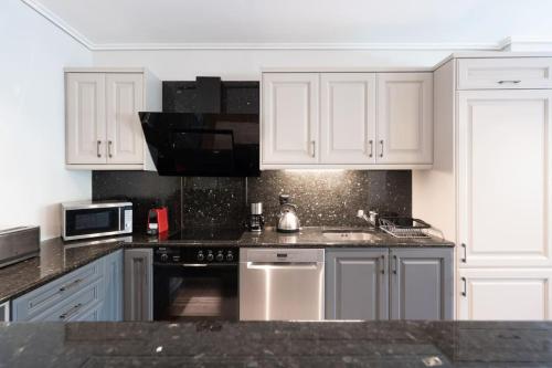 Luxe Bliss 2BR Glyfada