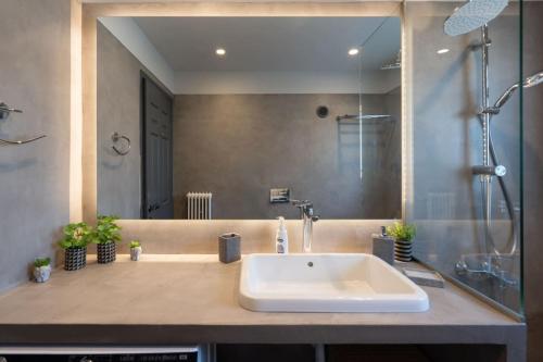 Luxe Bliss 2BR Glyfada