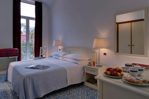 Postel nebo postele na pokoji v ubytování Hotel Villa Svizzera Terme