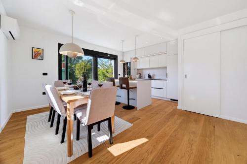 Green Zone Apartment With Terrace And Parking - Happy Rentals
