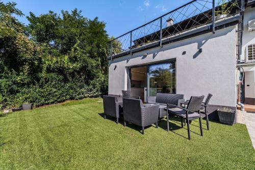Green Zone Apartment With Terrace And Parking - Happy Rentals