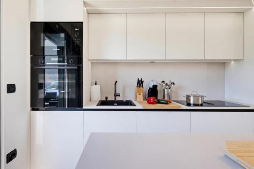 Green Zone Apartment With Terrace And Parking - Happy Rentals