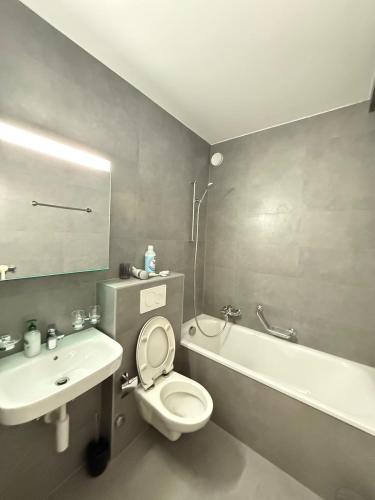 Premium studio, lake view and fully equipped