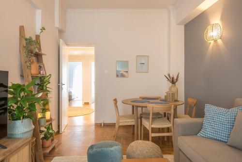 Chic 2BR Spacious Apt in Exarchia With Balcony