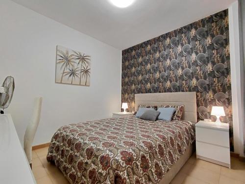 Sunny 1-BR apartment with AC and private terrace near the ocean