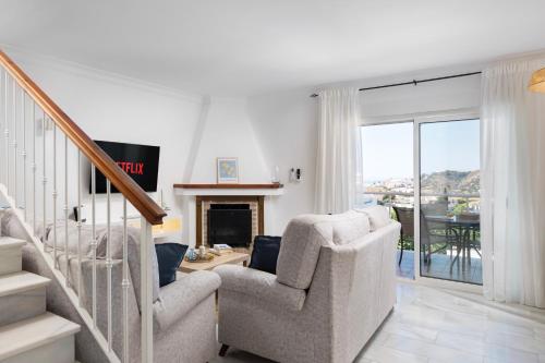 Casa Alborán with Jacuzzi, Billiard, BBQ and Sea View