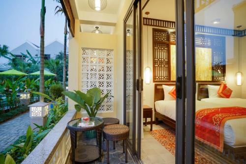 Postel nebo postele na pokoji v ubytování Hoi An Field Boutique Resort & Spa