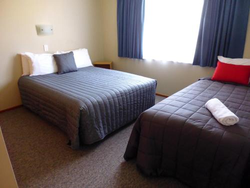 Un pat sau paturi într-o cameră la Broadview Motel