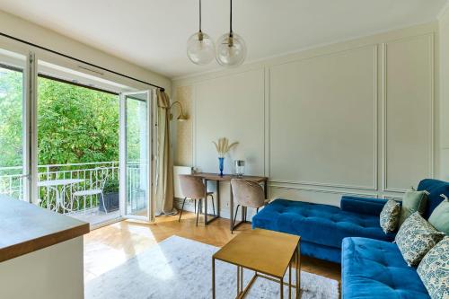 Montmartre Charming Apartment with Sacré-Cœur View Balcony by Mey Agency