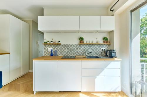 Montmartre Charming Apartment with Sacré-Cœur View Balcony by Mey Agency