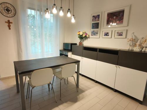 Isola Metro 5m Modern Balcony Arthome