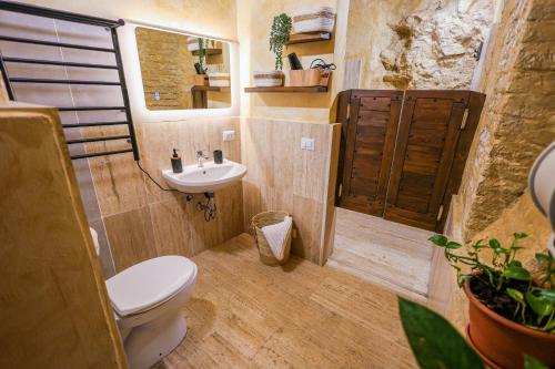 Charming Private Underground Roman Retreat Self Check-In B