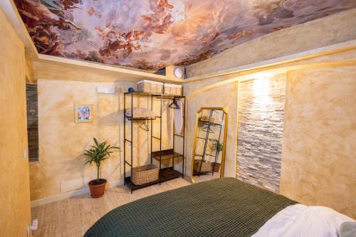 Charming Private Underground Roman Retreat Self Check-In B