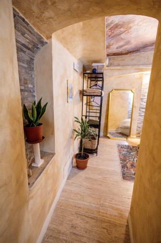 Charming Private Underground Roman Retreat Self Check-In B