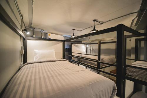 a bedroom with a bed in a room at Chernchan Hostel in Chanthaburi