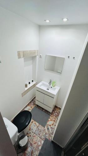 Suite Shalom Private Ensuite Room in Campolide