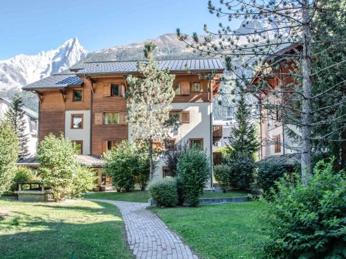 Bel appartement 3 étoiles avec parking et wifi, proche pistes à Chamonix