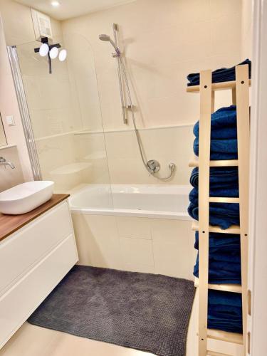 Deluxe Long-Term Apartment with Free Parking
