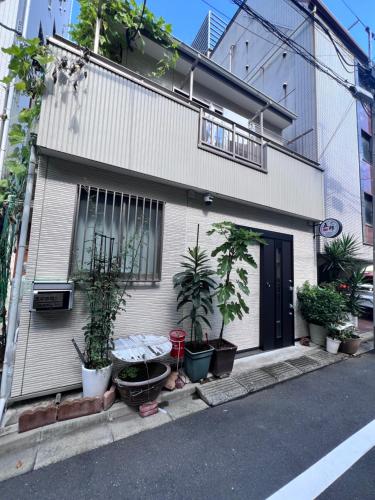 秋叶原民宿铃木101成田羽田机场直达步行4分钟可抵达车站