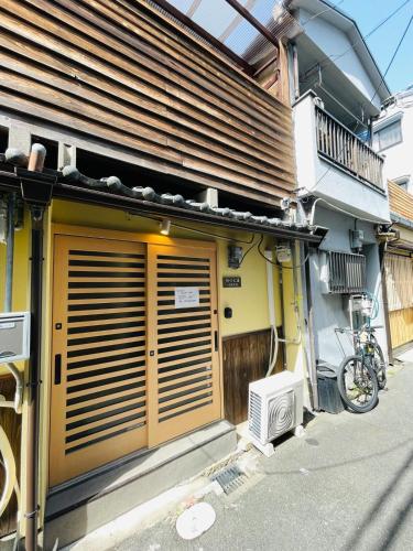 初心之屋十六号馆, an exquisite independent small building in Osaka Umeda Business District
