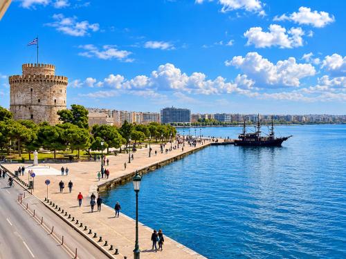 Infinity Sea View Apartment - White Tower Central