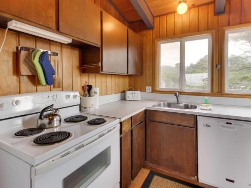 Arnold Beach House - Upper Level – Photos 5