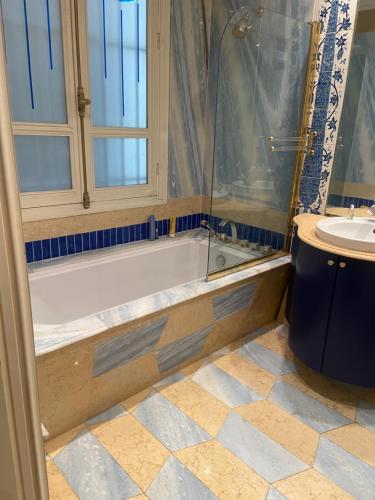 Suite Royale Montaigne