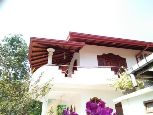 Un balcón o terraza en White Elephant Villa & Restaurant