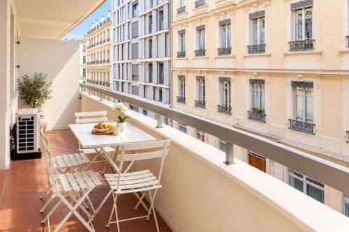 1 bedroom exceptional terrace Coeur Presqu'île