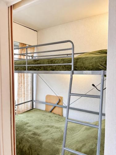 Studio cabine pied dans l eau climatisé, parking et wifi haut débit