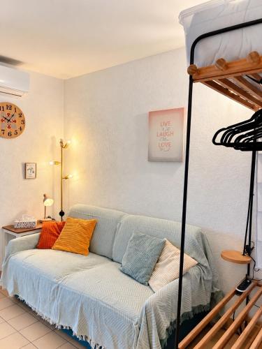 Studio cabine pied dans l eau climatisé, parking et wifi haut débit