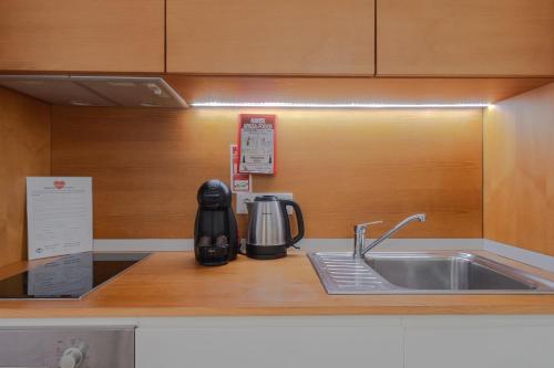 Bright Studio in the Heart of Porto by Great&Cosy