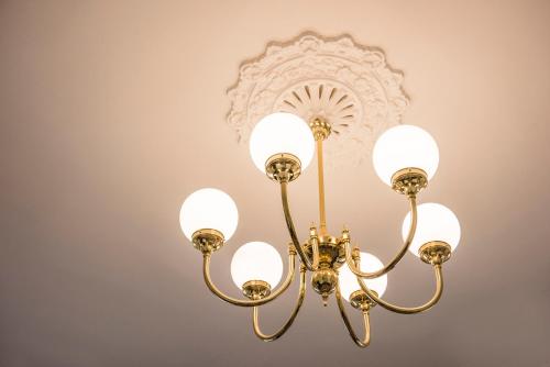 a gold chandelier hanging from a ceiling at The Parkview Hotel Mudgee in Mudgee