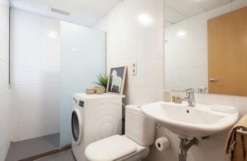 Luxury Central Vienna Apartment - Steps from Stephansplatz