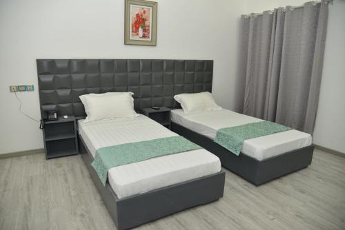 Una cama o camas en una habitación de Jess Hotel Kpalimé