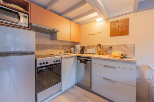 Grand Roc C319 from Slopes 280m, View, Parking & WiFi - Happy Rentals