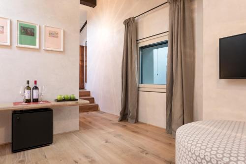 a hotel room with a bed and a window at Locanda La Raia in Gavi