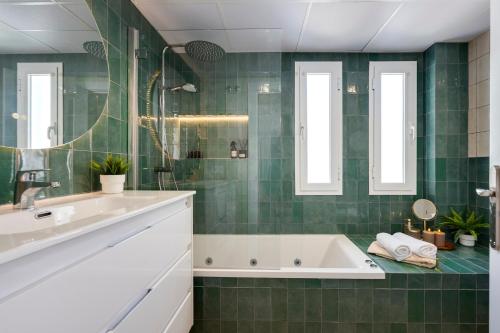 146-Charming 2-Bedroom Penthouse, Marbella-Close to Puerto Banus