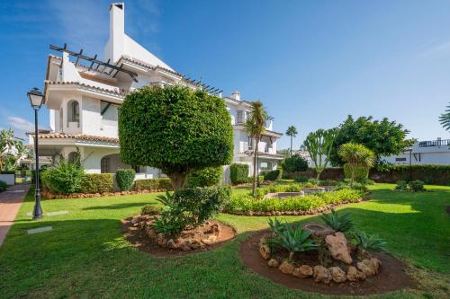146-Charming 2-Bedroom Penthouse, Marbella-Close to Puerto Banus