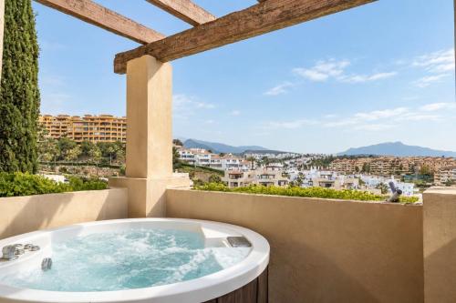 Sea & Sun Hills Views Pool Jacuzzi