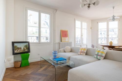 Bright and Spacious 1BDR in Central Paris