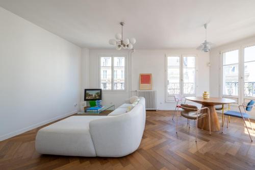 Bright and Spacious 1BDR in Central Paris