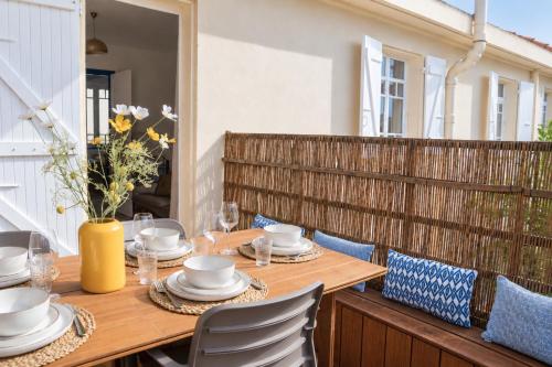 Grand T4 - Terrasse - Parking inclus - Plage à 50 m