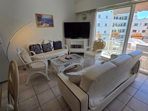 Appartement 3 pièces climatisé avec terrasse et parking, centre-ville Sainte-Maxime