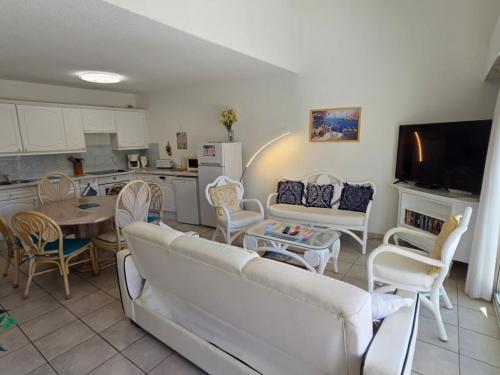 Appartement 3 pièces climatisé avec terrasse et parking, centre-ville Sainte-Maxime